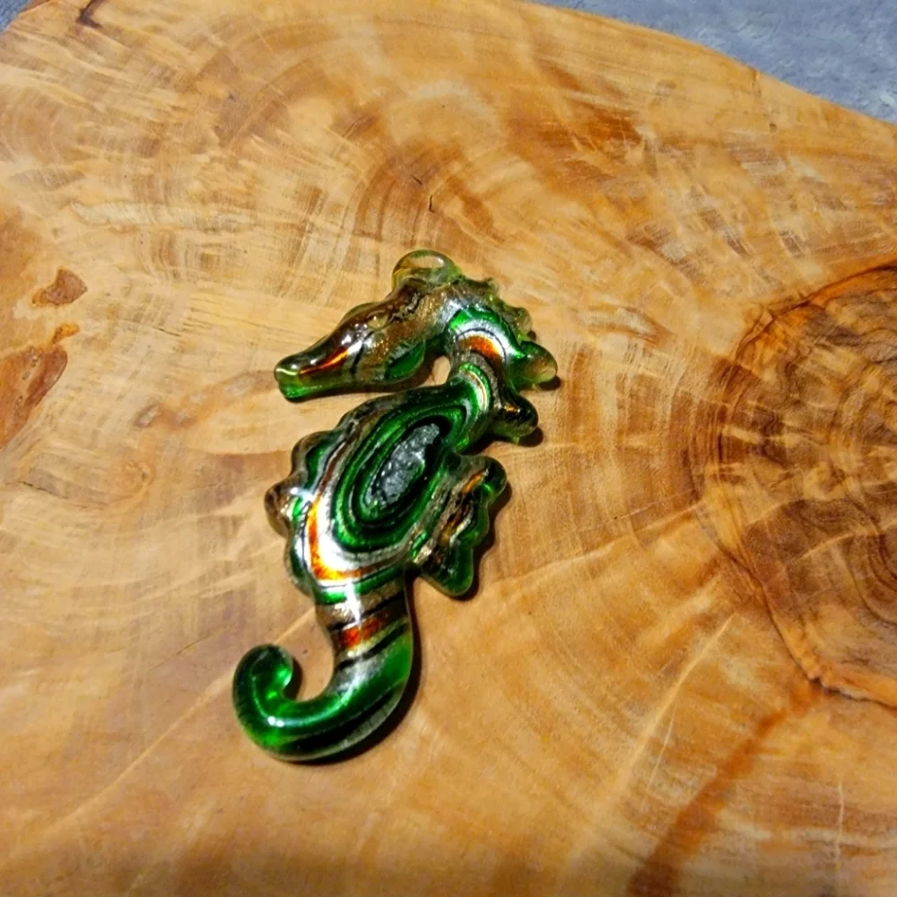 Beautiful NEW Rainbow Greenish Murano Style Sea Horse Pendant
